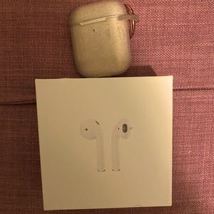 EUC 2nd Generation Apple Air Pods